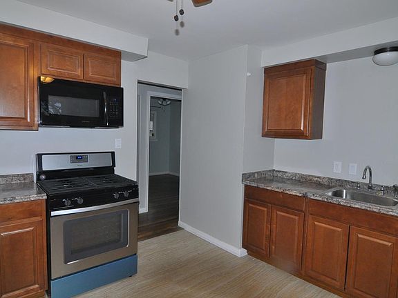 3rd image of 1642 Conway St