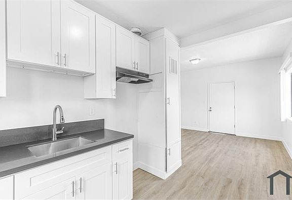 5th image of 1618 E Vernon Ave #1622-D