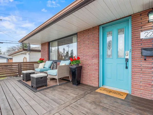 223 E 45th St SW, Calgary, AB T3C 2B4