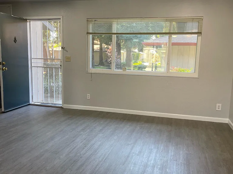 3539 Dalton Cmn — Photo 4