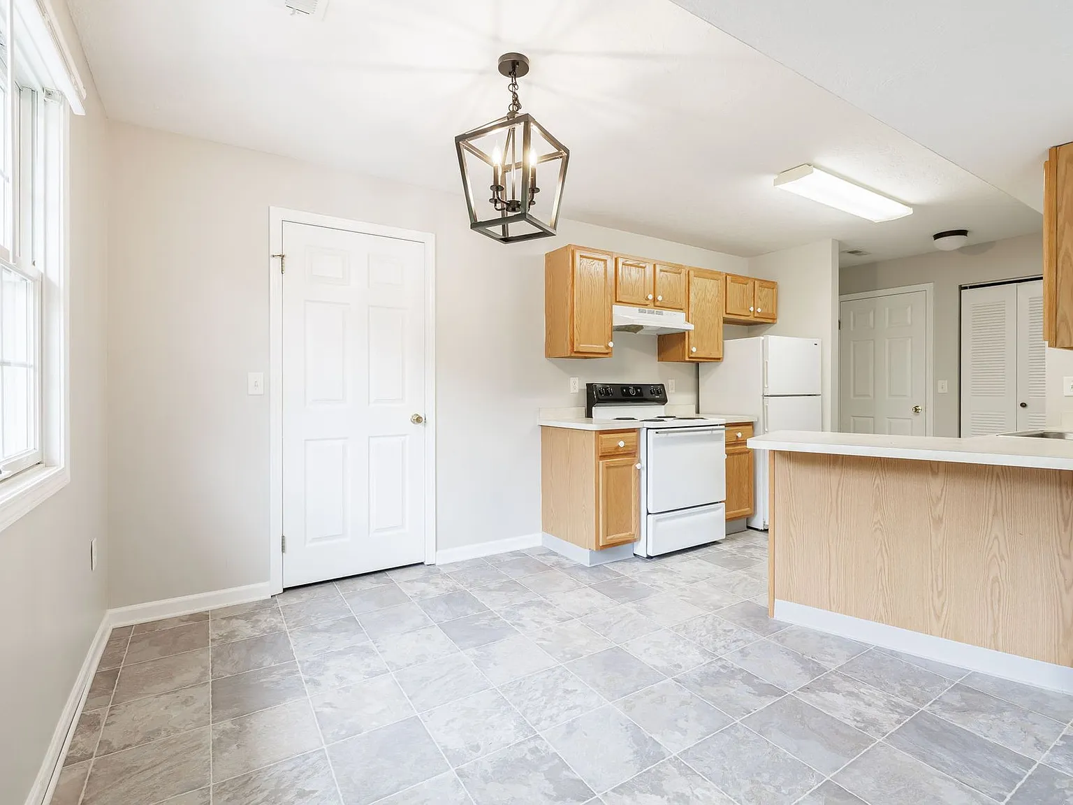 Swiss Chalet Apartments — Photo 3