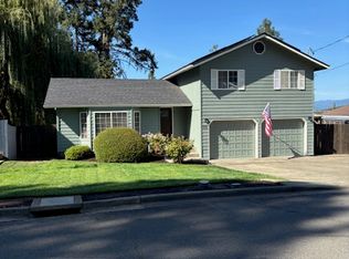 1676 NE Terrace Dr, Grants Pass, OR 97526