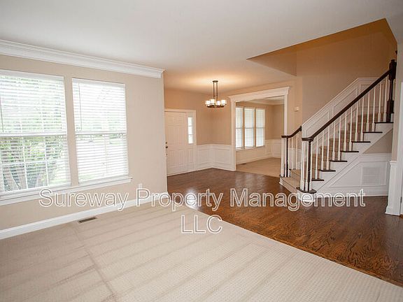 4th image of 7 Amaryllis Ln