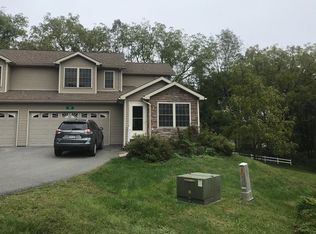 105 Holmgren Dr, Stroudsburg, PA 18360