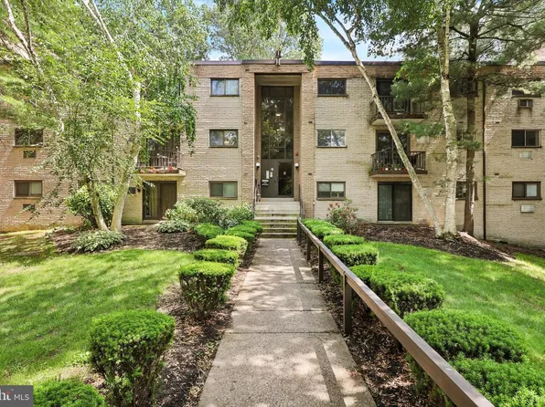 400 Glendale Rd E #13, Havertown, PA 19083