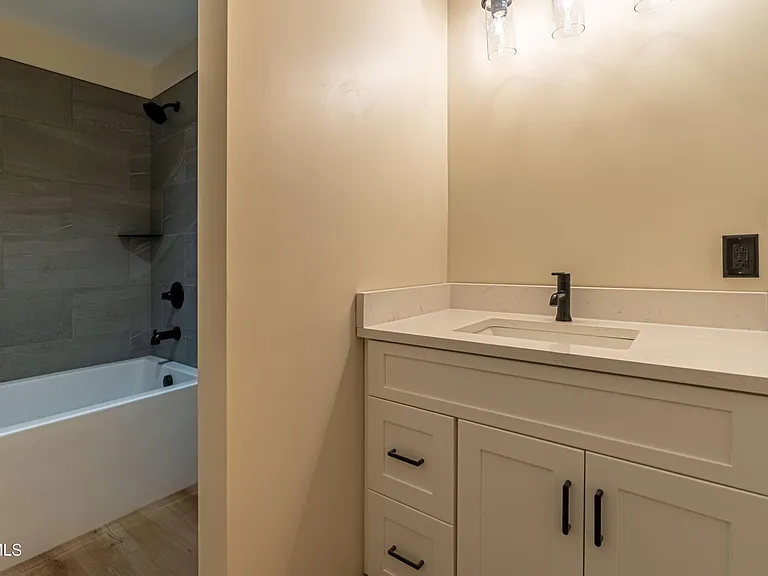 453 E Main St #300 — Photo 8