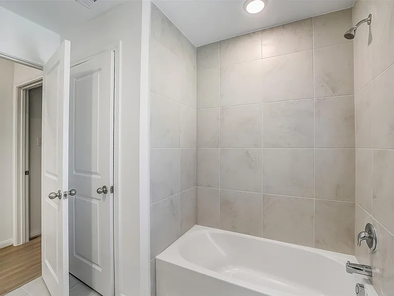 11928 Lakewood West Dr — Photo 19