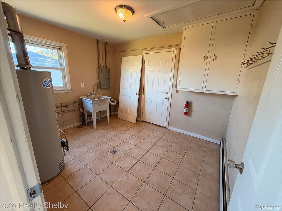 26730 Grandmont St, photo 13