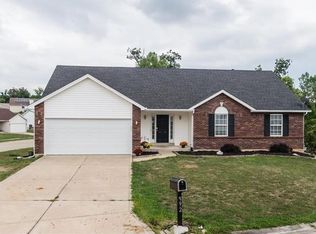992 Reddington Timbers Cir, Saint Charles, MO
