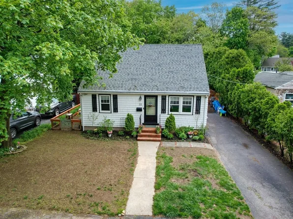 33 McPhee Rd, Framingham, MA 01701