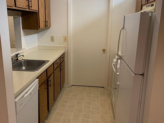 4th image of 18 Sussex Pl #302