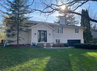 16608 Meadowbrook Ln, Wayzata, MN 55391