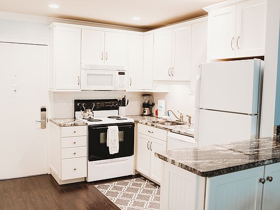 4th image of 45 Folly Field Rd APT 3K