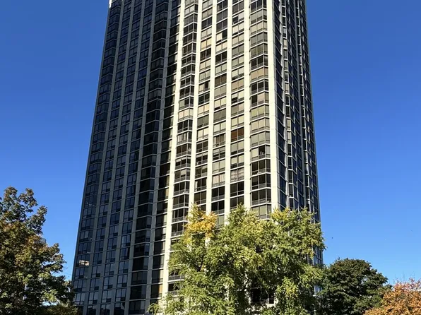 2650 N Lakeview Ave APT 3908, Chicago, IL 60614