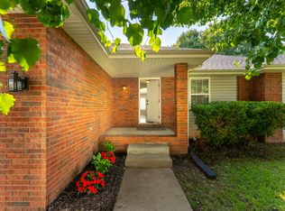 201 Shady Acres Cir, Nixa, MO 65714