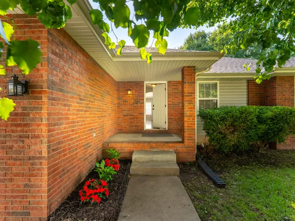 201 Shady Acres Circle, Nixa, MO 65714