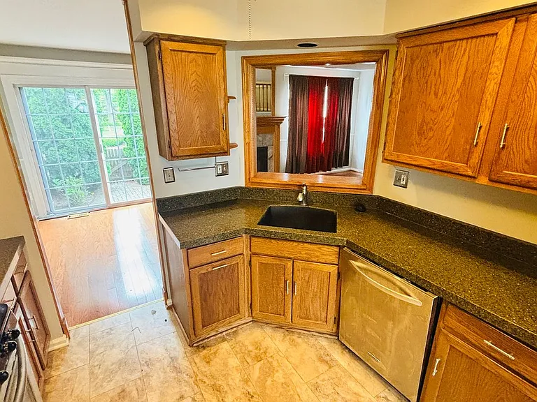 2427 Linksman Ln — Photo 10