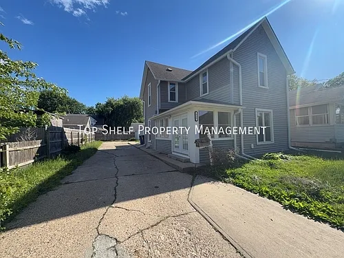 915 E Washington Ave Photo 1