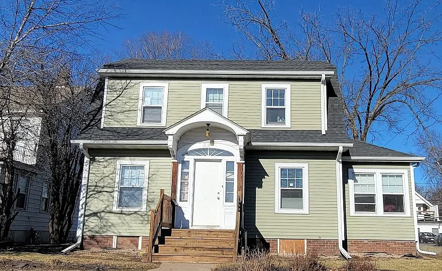 4 bed, 1.5 bath, $2,080 — Photo 1