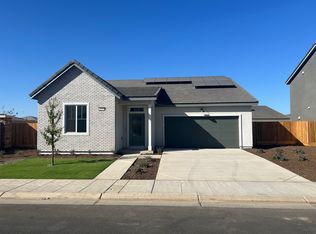1033 W Wolverton Way, Madera, CA 93636