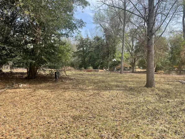 1343 Barnwell Dr, Sumter, SC 29154