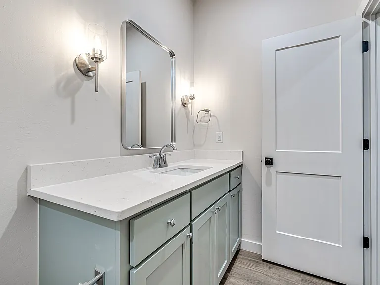 614 W 2nd St #110 — Photo 24