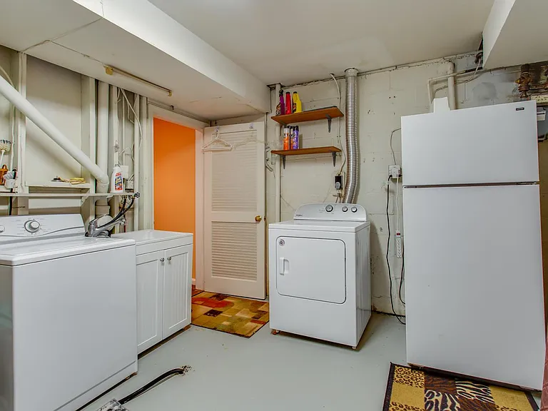 6063 Hardwick Pl — Photo 35