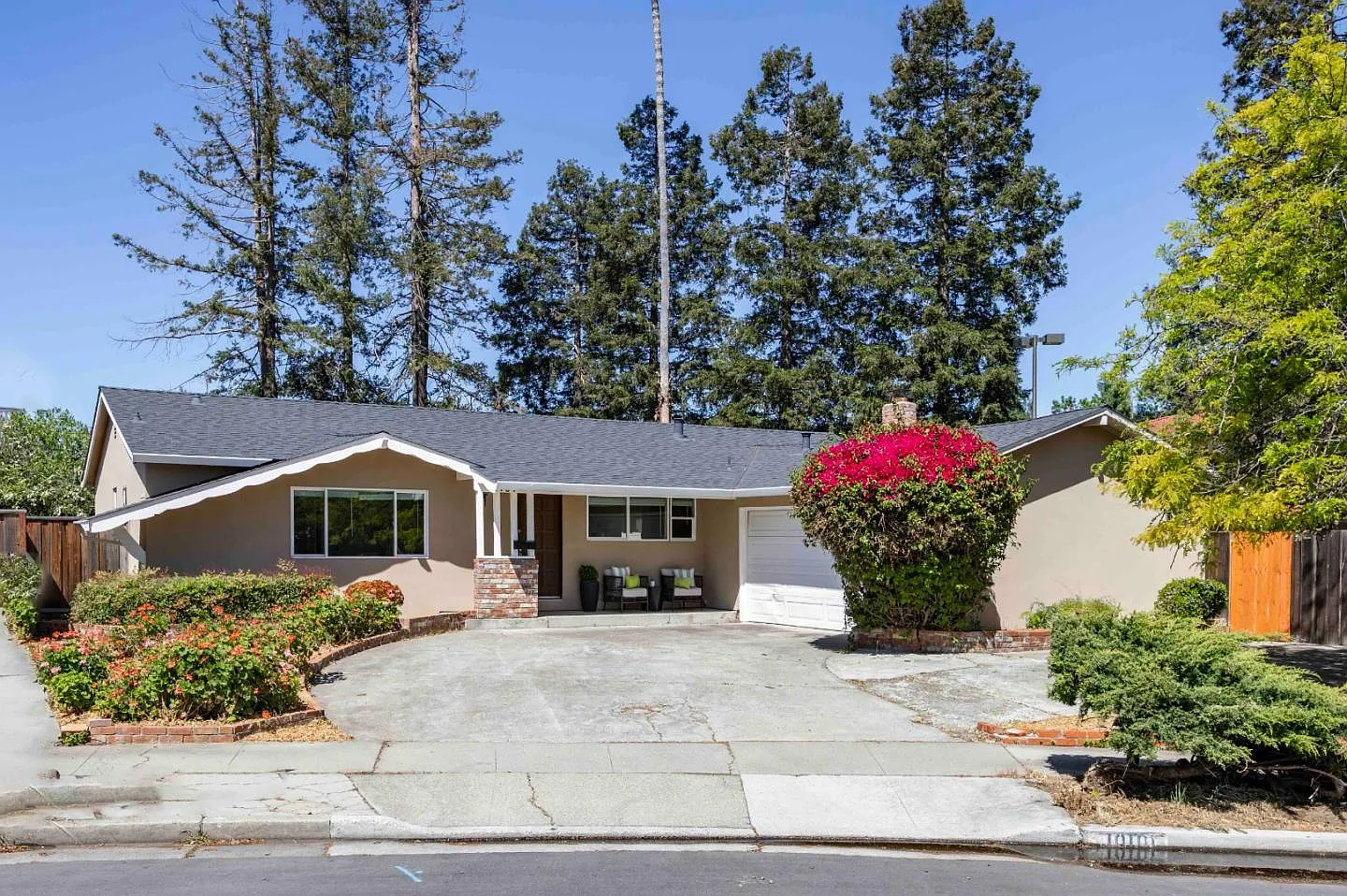 10101 Richwood Dr photo 1