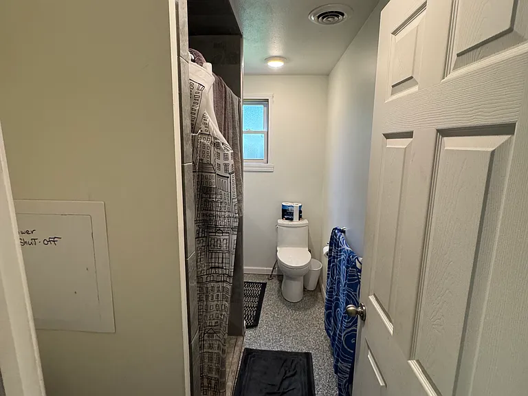 220 W Williams St — Photo 22