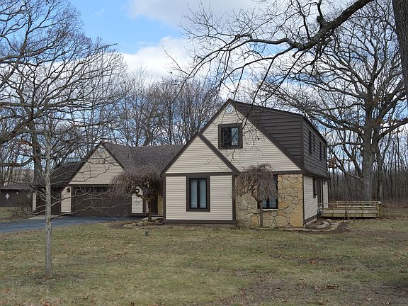2nd image of 1701 Woodcrest Dr