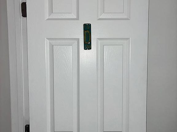 2nd image of 2827 E 5th Ave Room D-b