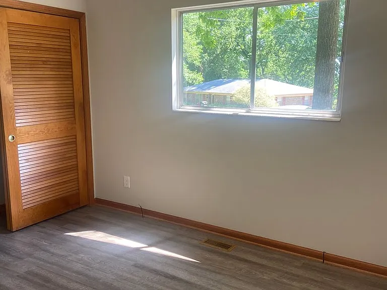1908 Hickory Ln — Photo 22