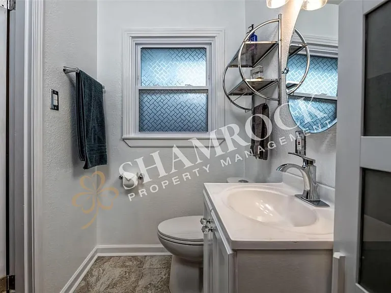 2216 Lake Ridge Cir — Photo 16