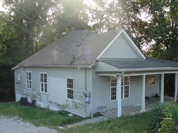 910 Lafayette Rd, Rossville, GA 30741