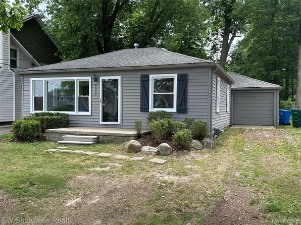 8027 Flagstaff St, Commerce Township, MI 48382