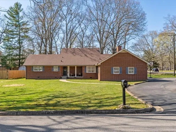 104 Oak Park Dr, Tullahoma, TN 37388
