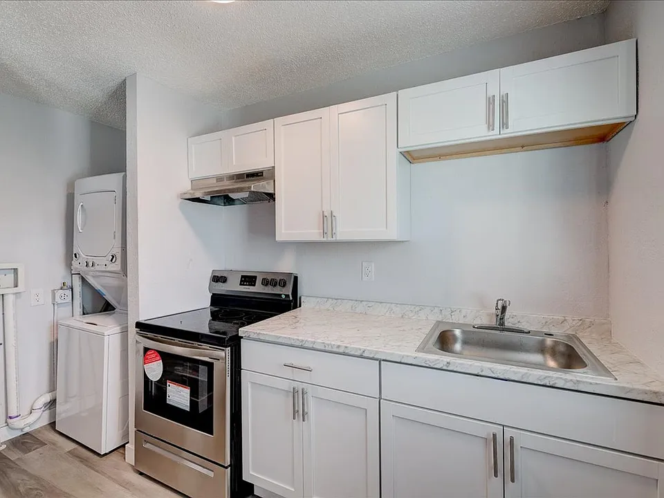 125 NW Aurora Avenue