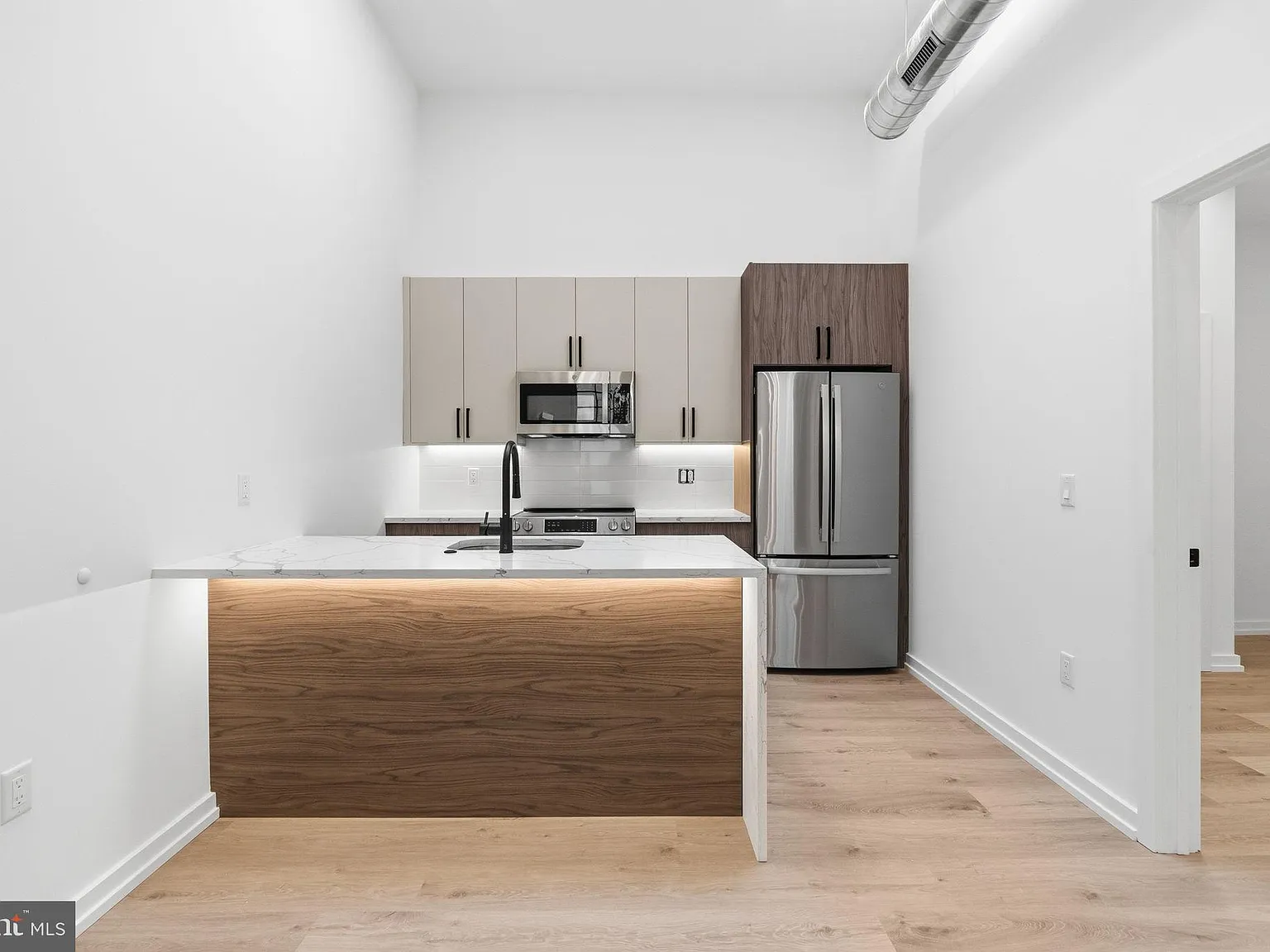 1 bed, 670 sqft, $1,950 — Photo 2