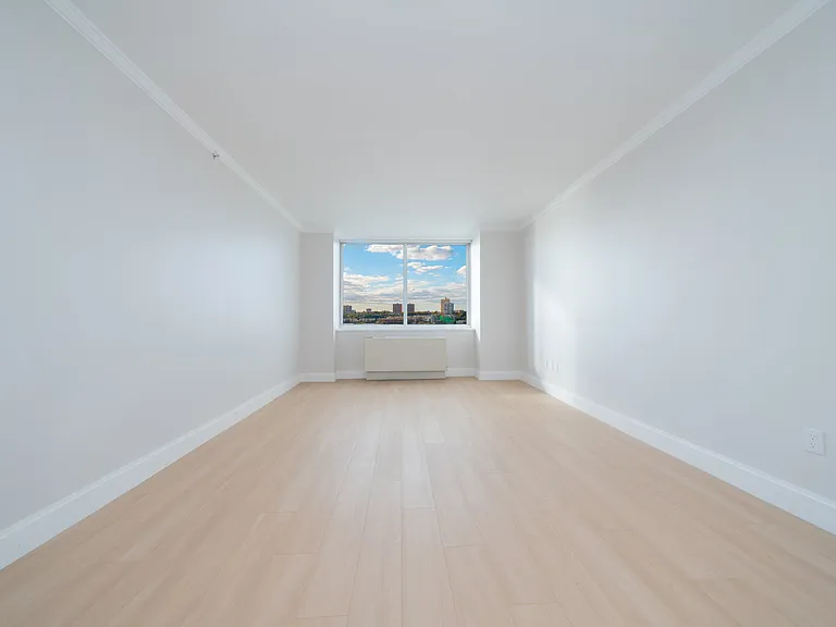 140 Riverside Blvd #615 — Photo 1