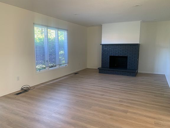 2nd image of 2526 Ardmore St SE