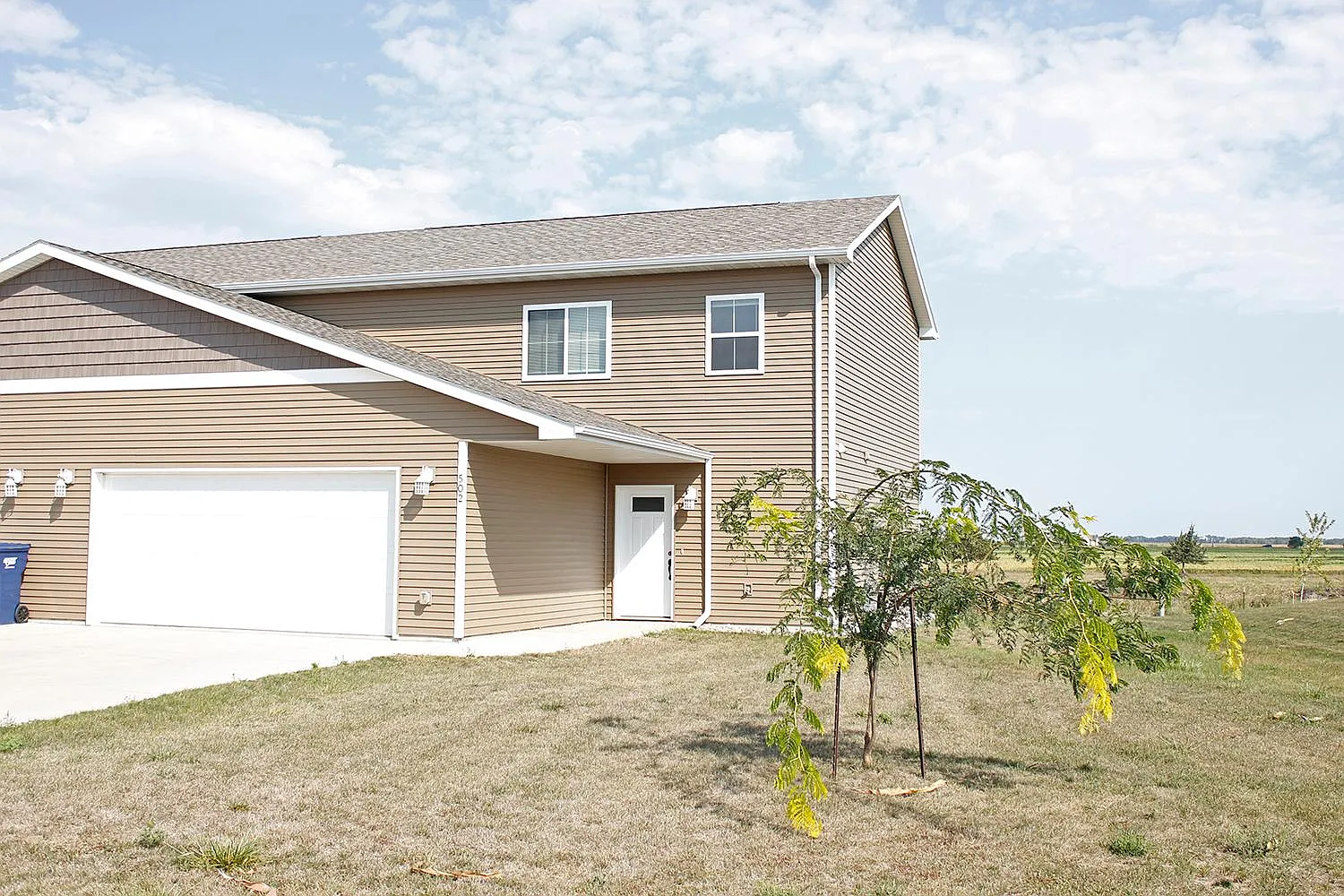 2 bed, 2.5 bath, 1284 sqft, $1,550 — Photo 2