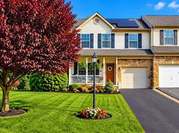 243 Maple Dr, Hanover, PA 17331