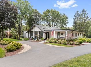 404 Inverdale Dr, Inverness, IL 60010