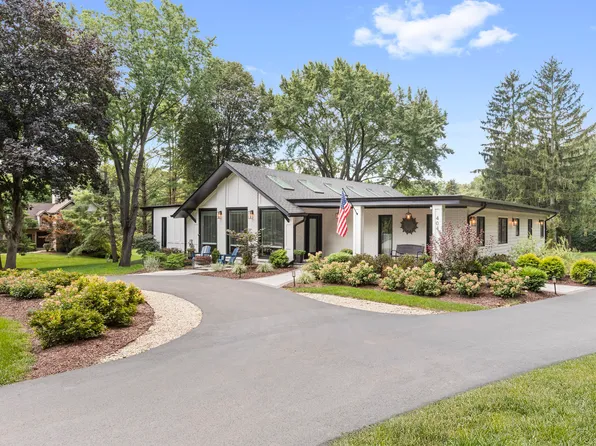 404 Inverdale Dr, Inverness, IL 60010