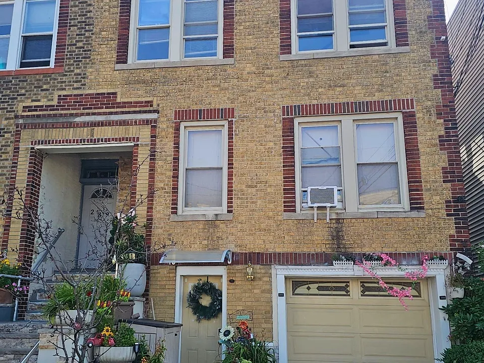 291 Linden Ave #2