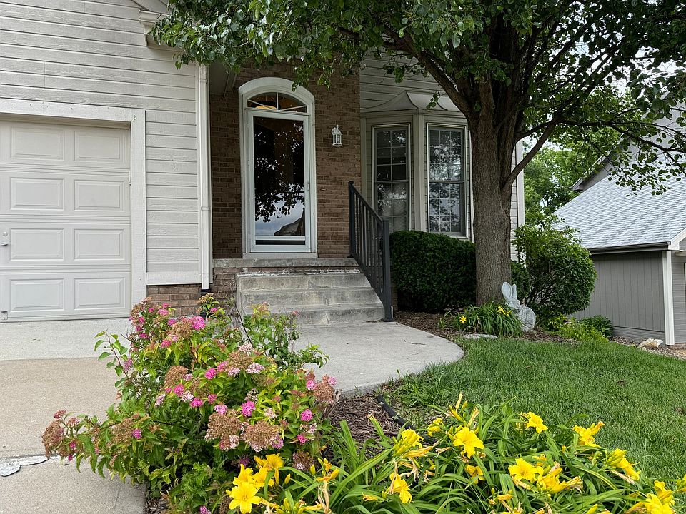 1st image of 546 S 188th Avenue Cir