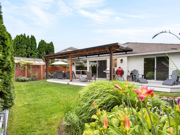 19645 Somerset Dr, Pitt Meadows, BC V3Y 2L3