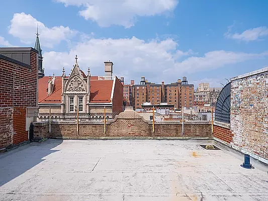 Rented by C2R Management LLC | media 32