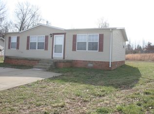 100 Hercules Ct, Oak Grove, KY 42262
