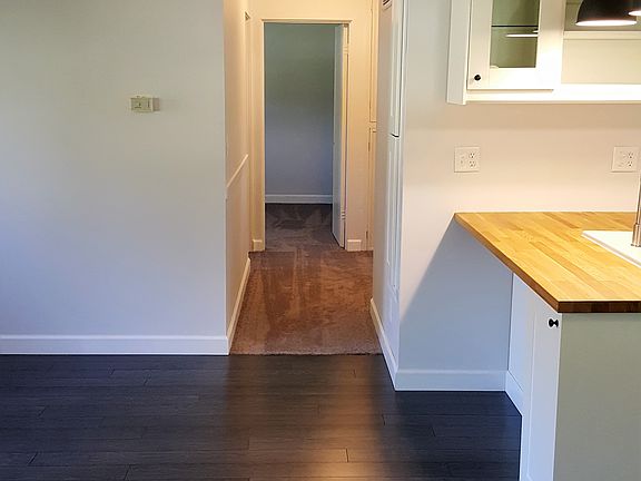 Eat-in Island & Hall to Bdrm